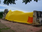 ワット・ロカヤスタの巨大な像