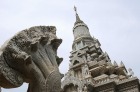 再建工事が行われているウドンの新しい仏塔