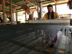 カンボジアの機織り
