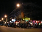 昼間とは一味違う夜のカンボジアの街並み