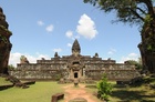 「アンコール初のピラミッド寺院」バコン