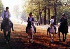 緑豊かな公園内での乗馬は気分爽快!!