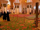 世界最大の手織のペルシャ絨毯が敷かれた礼拝堂