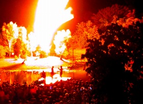 迫力満点、アボリジニ伝統の火おこしの儀式