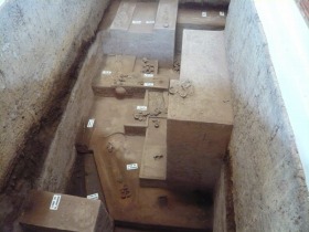 2000年以上前の先史時代の墳墓遺跡