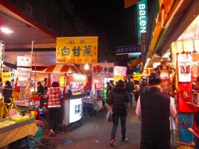 台湾のディープな夜を楽しむなら饒河街夜市へ
