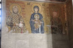 アヤソフィアモザイク画「聖母子と皇帝家族」