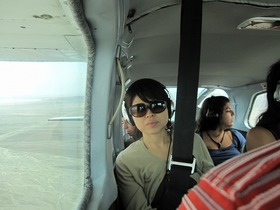 ナスカの地上絵ツアーの機内の様子