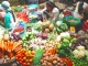 色鮮やかな野菜が並ぶ市場