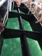 グラスボトムボートから海を覗き込む
