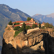 神秘の岩山修道院メテオラを訪ねる2日間!