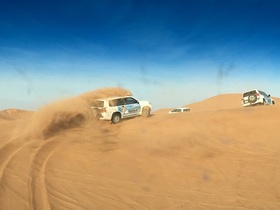 ドバイ半日市内観光+４WD砂漠サファリ+砂漠でBBQディナー