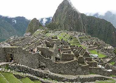 隣国 ペルー
