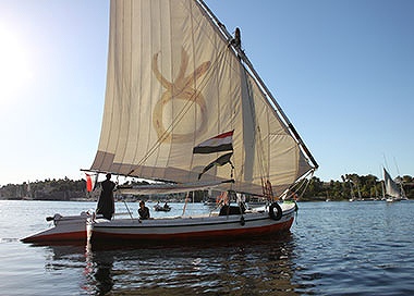 白い帆船ファルーカ