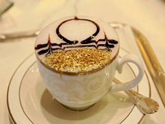 エミレーツパレスの金粉カプチーノ