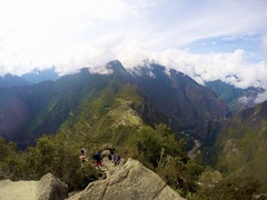 ワイナピチュの山頂から見下ろすマチュピチュ遺跡