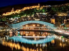 ジョージアの首都、トビリシの夜景