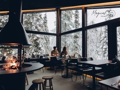 レストランでフィンランド料理を満喫