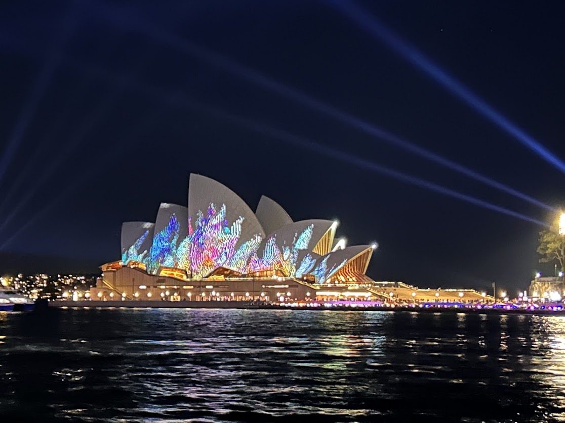 Vivid Sydney開催中のシドニー湾クルーズとオペラハウス夜景