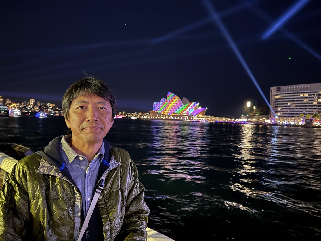 Vivid Sydneyでライトアップされたシドニー・オペラハウスの夜景