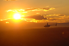 ヘリコプターでシドニーの夕暮れの景色を上空から楽しむ