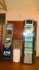 ロビーにATM、水自販機等もあり便利