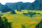 「陸のハロン湾」と呼ばれる絶景が続きます!