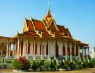煌びやかなカンボジアの王宮