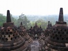 ボロブドゥール寺院上部からの雄大な眺め