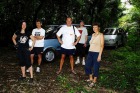 4WDバベルダオブ島探索ツアーの参加者と記念撮影