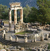 アテナ聖域に残る円形神殿（トロス）