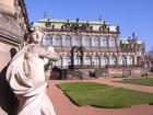 ツヴィンガー宮殿の美しい彫刻と庭