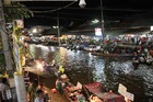 これぞ本物！アンパワー夜の水上マーケット