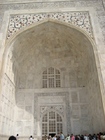 白大理石に貴石で装飾された豪華な造りのタージマハール