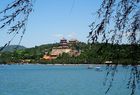 頤和園･昆明湖から仏香閣を望む