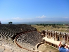 ほぼ完璧な形で残っているエフェス遺跡の劇場
