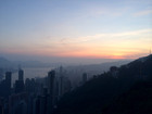 ビクトリアピークから見る朝焼けの摩天楼は絶景