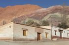 サルタに並ぶシンプルな家々は砂漠地方ならでは。