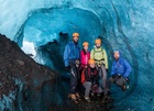 ヴァトナヨークトル氷河で氷の洞窟ツアーに参加