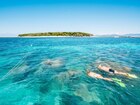 グリーン島の透き通る海で、心までリフレッシュ
