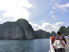 乗船中、ピピ島の風景を楽しめます。