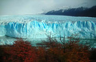世界三大氷河のペリトモレノ氷河、間近で見ると大迫力です。