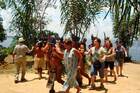リオネグロ川沿いに住む原住民の村訪問