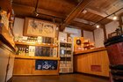 「ゆっ蔵」店内の様子。買い物や試飲をお楽しみください。