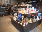 売店ではお好みの日本酒をお探しください。