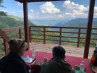 紀伊山地の山々を見渡せる絶景パノラマを独り占め！高野山伝統の昼食をお楽しみください。