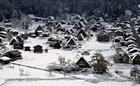 冬の白川郷。合掌造りと雪の風景は白川郷ならでは。