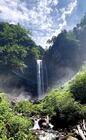 高山の自然と平湯滝の壮大な景色をお楽しみください。