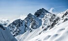 冬の新穂高。雪化粧の山々は絶景です。