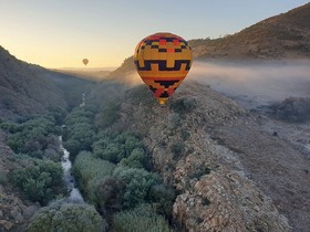 世界遺産「人類のゆりかご」上空を飛行